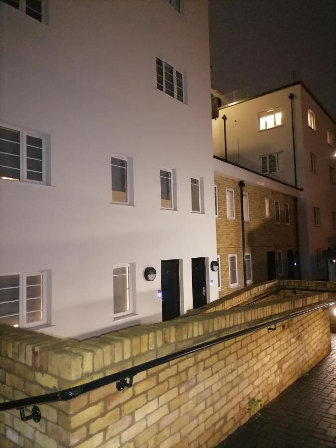 Stunning Rooms By Nine Elms Station 런던 외부 사진